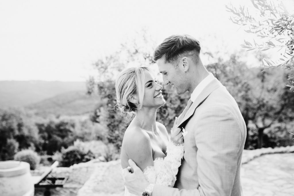 In studio - dokumentarno emotivne fotografije vjenčanja 9 Jessica i James – portret mladenaca na vjenčanju u Rapcu