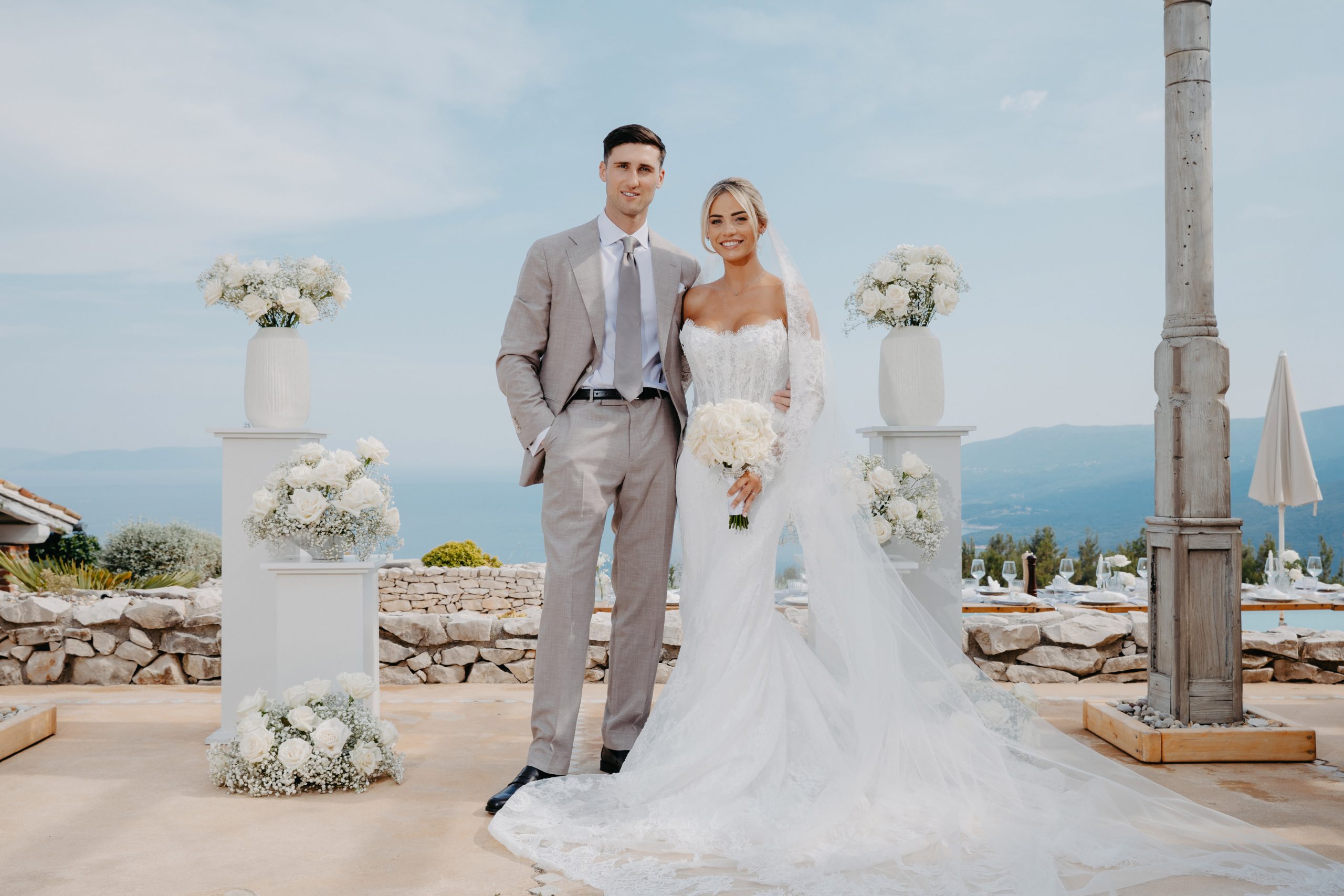 In studio - dokumentarno emotivne fotografije vjenčanja 3 Jessica i James na ceremoniji vjenčanja u Villi Rosa dei Venti u Rapcu, Istra